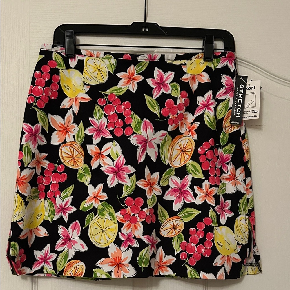 Briggs New York Black Floral Citrus Mini Skort